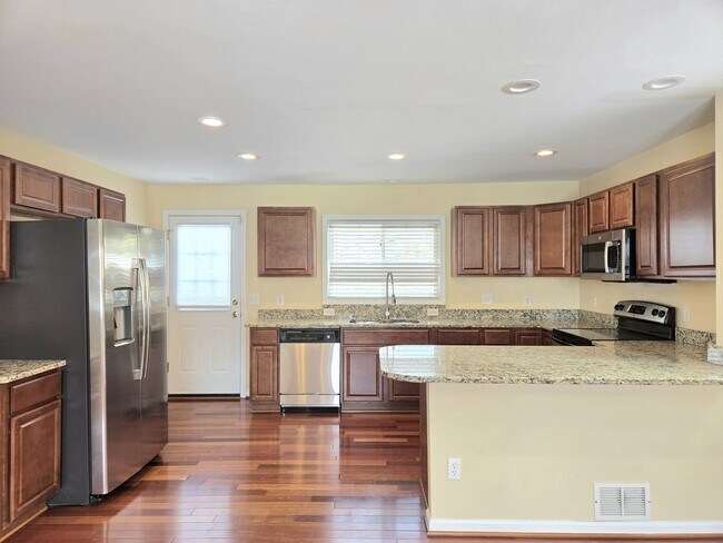 Building Photo - 108 N Gladden St