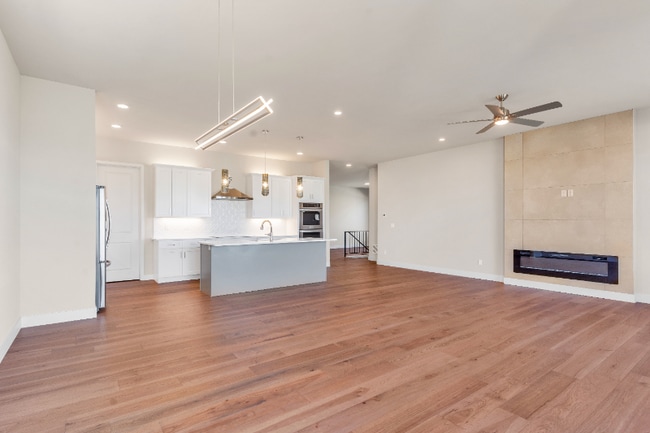 Building Photo - 1913 Conejos Pl