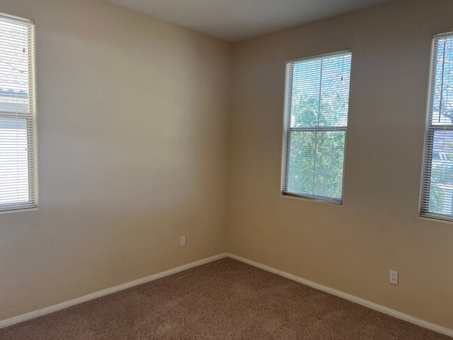 Building Photo - COVENTRY ANTHEM SINGLE STORY HOME!!