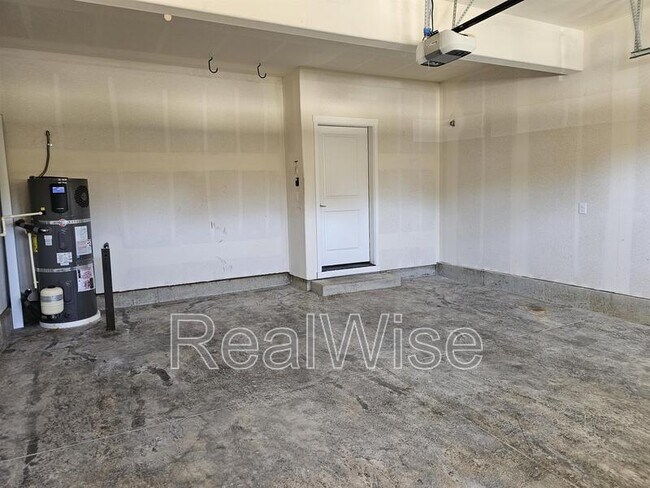 Building Photo - 5724 NE 58th Way