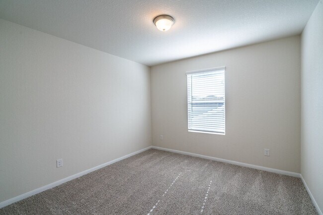 Building Photo - 612 LT Rusty Dr