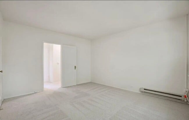 Building Photo - Charming Tree-Top Condo in Historic Parkfa...