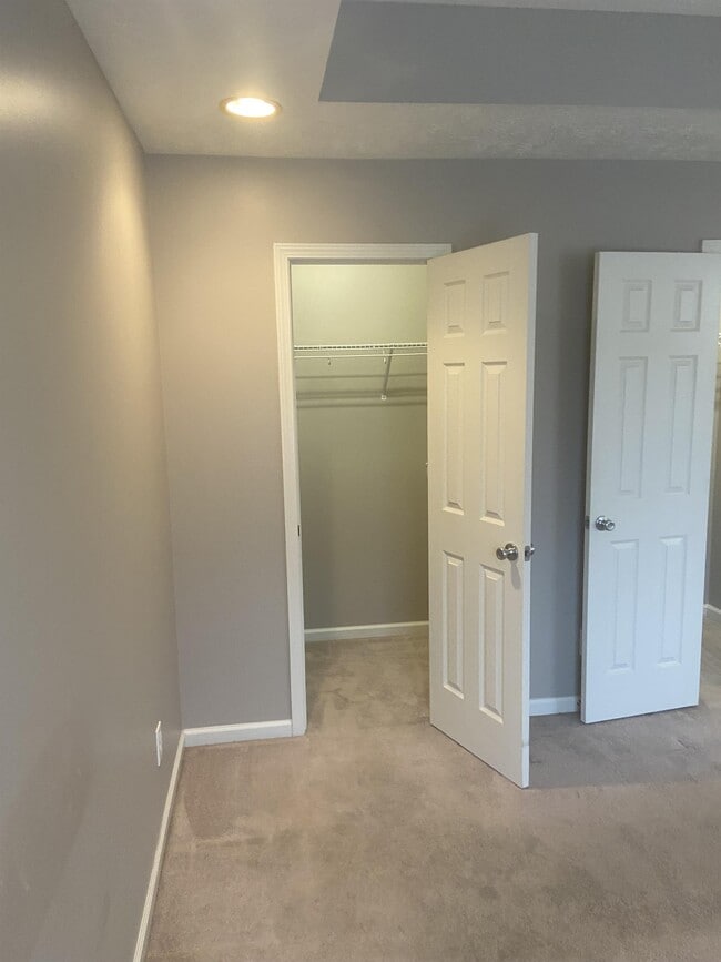 Building Photo - 3680 Fieldstone Dr