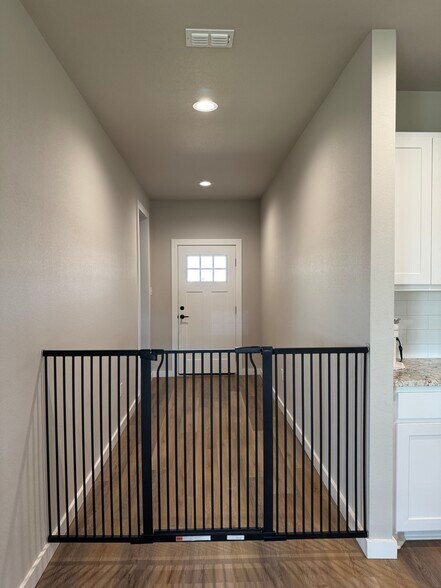 Building Photo - 3442 Pewter Ln