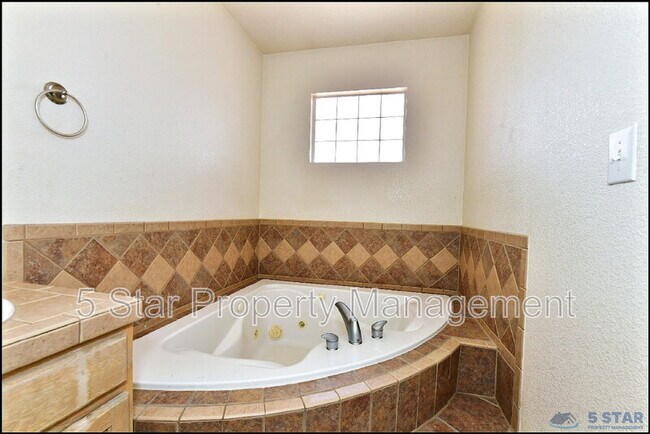 Building Photo - 6372 Franklin Ridge Dr
