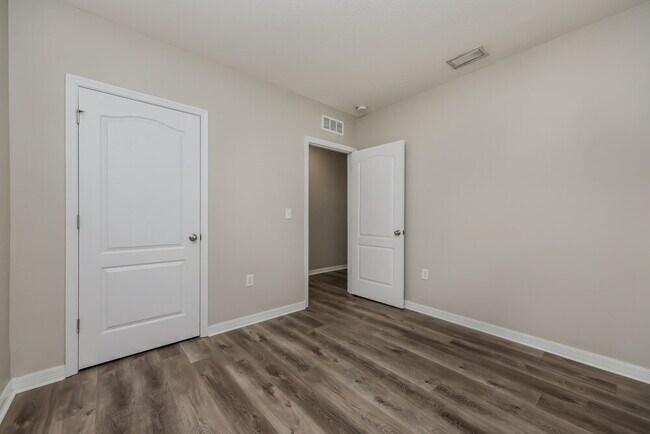 Building Photo - 10529 Whispering Hammock Dr