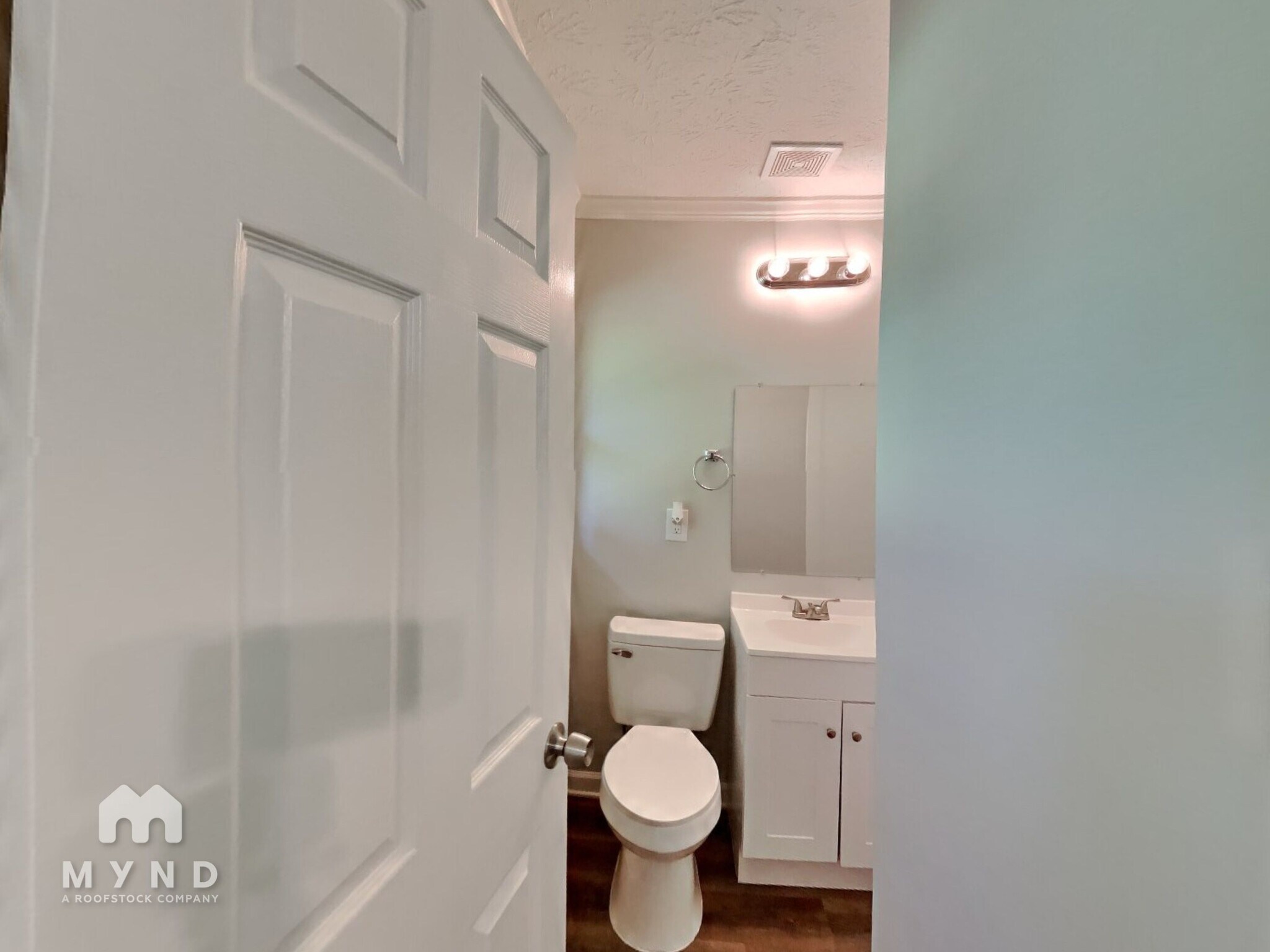 Building Photo - 906 King Dr SE