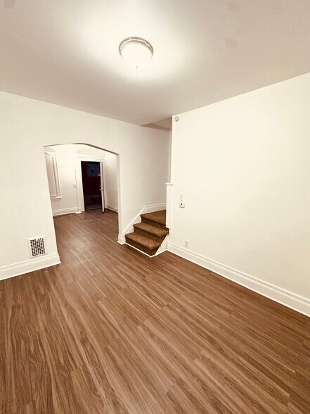 Building Photo - 96-98 Durnan St