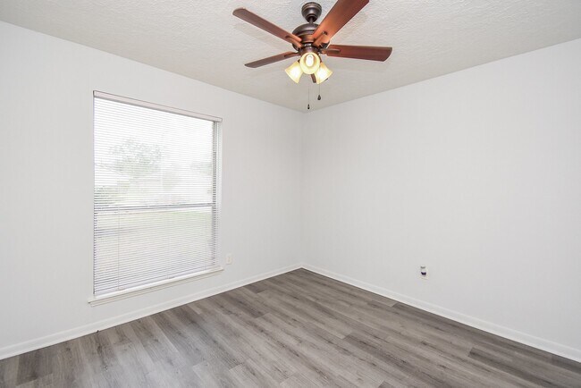 Building Photo - 22743 Red River Dr