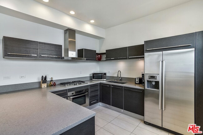 Building Photo - 711 Westbourne Dr