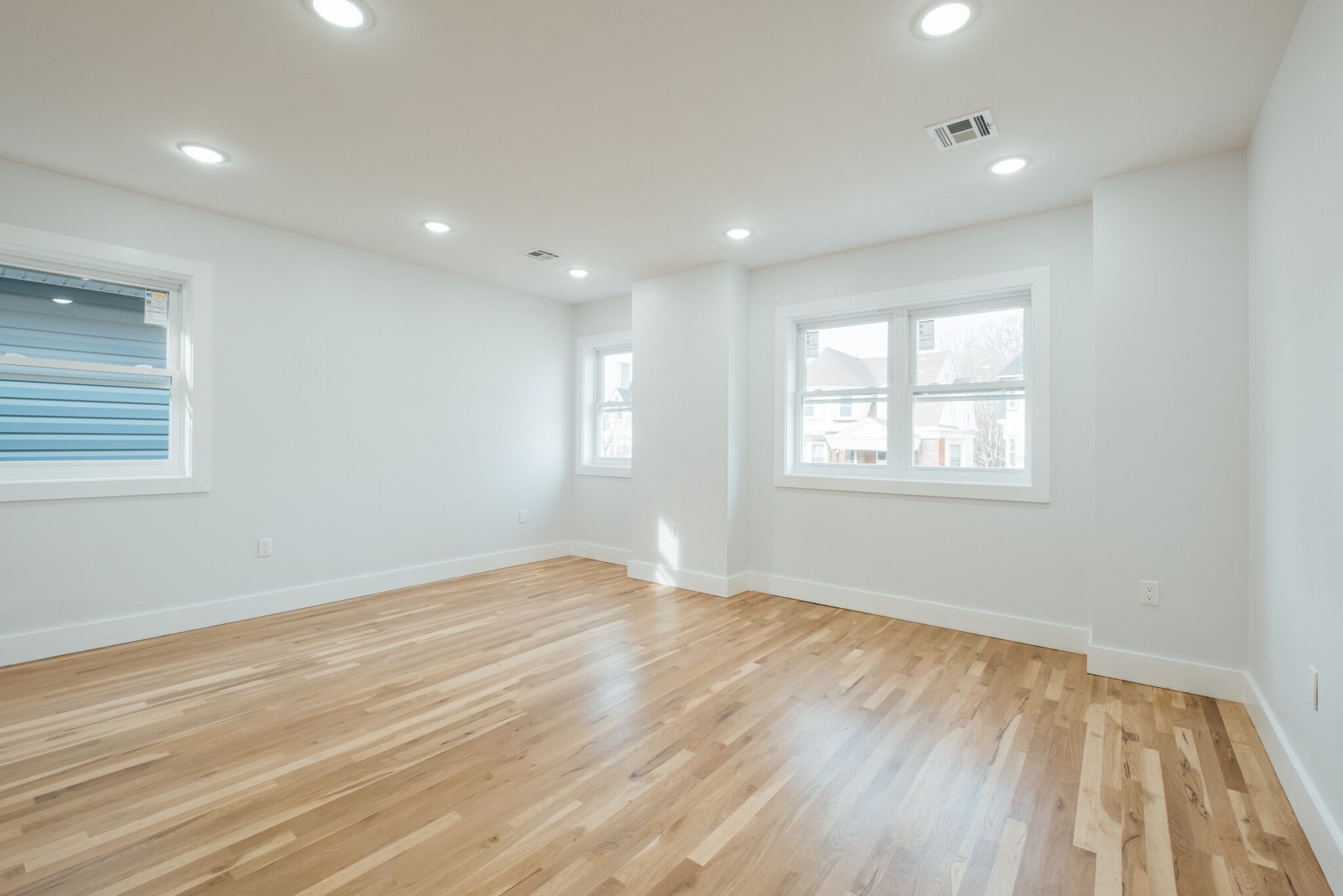 Building Photo - 90 Hollywood Ave