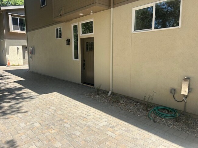 Building Photo - BRAND NEW! 3 bed 2.5 bath Right Next to UCD