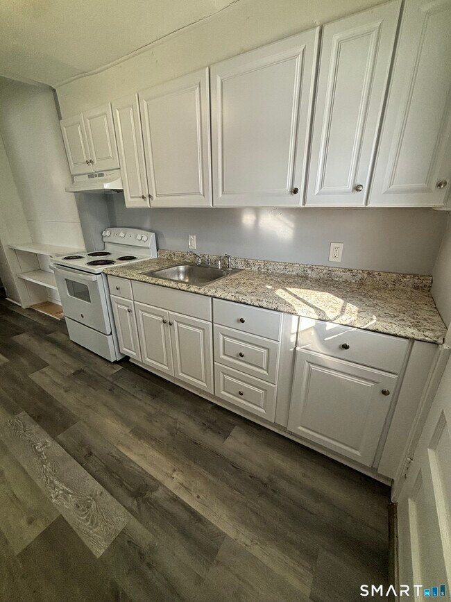 Building Photo - 409 Main St