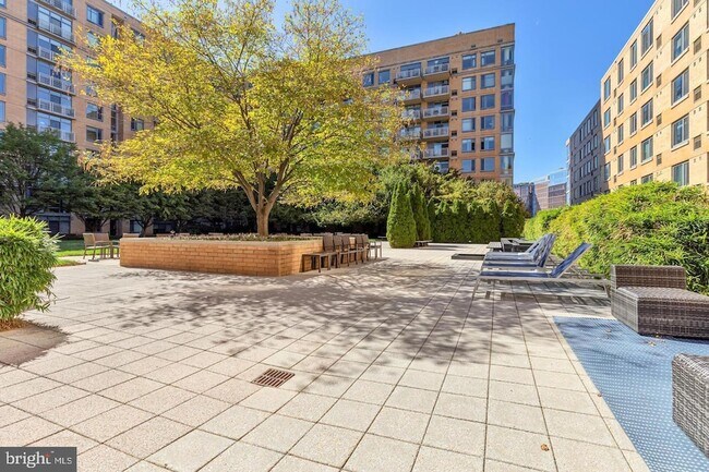 Building Photo - 440 L St NW