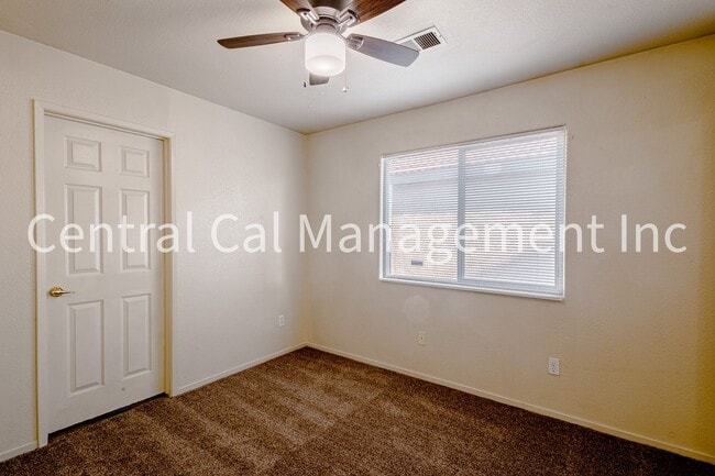 Building Photo - 4 Bedroom/3 Bath Home in the Southwest - $2495 per Month!