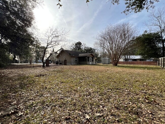 Building Photo - AVAILABLE MID-MARCH 2026! (One Pet Maximum)