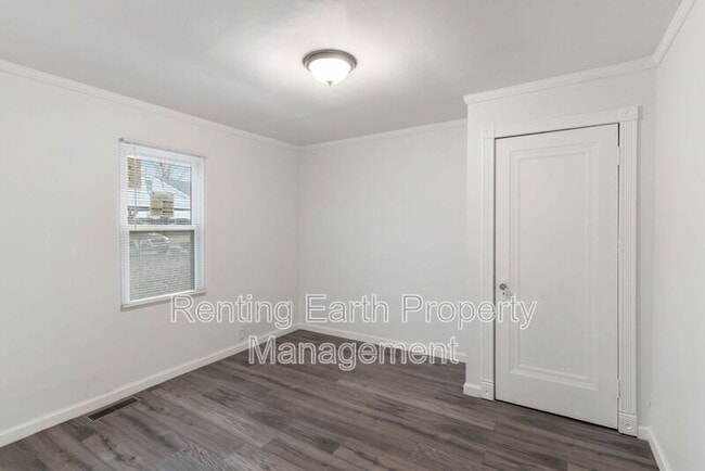 Building Photo - 9746 Diamond Dr