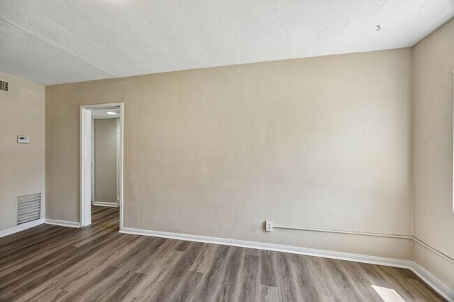 Building Photo - 1629 E 9th St