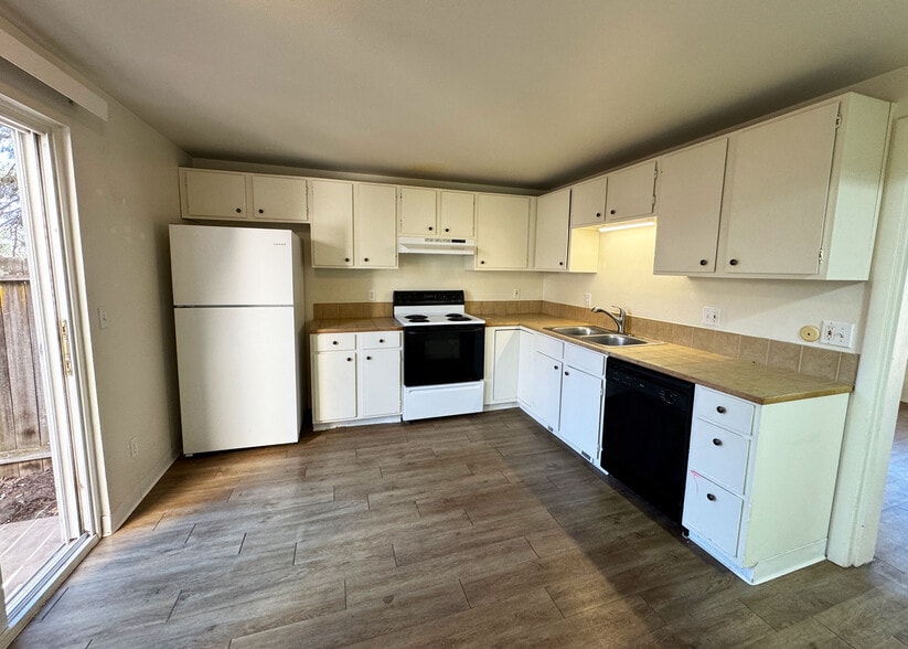 Building Photo - 1118 Darby St