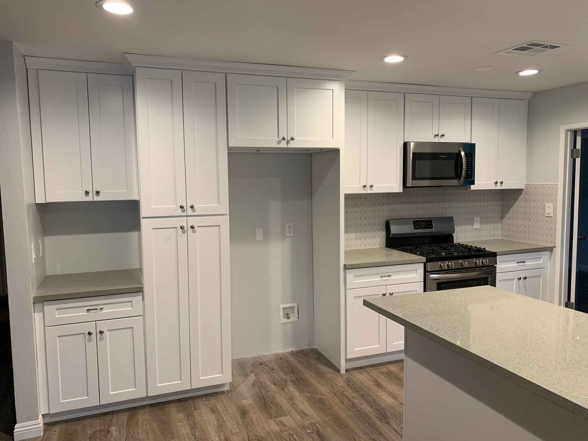 Kitchen - 15344 Leadwell St