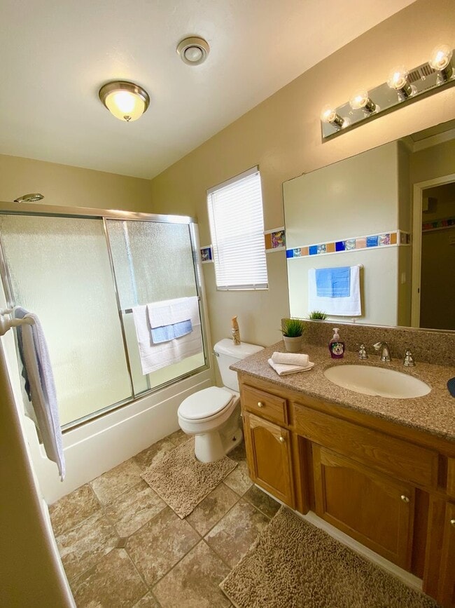 Building Photo - Best Deal in SW Bakersfield. Fully furnished home with a Pool