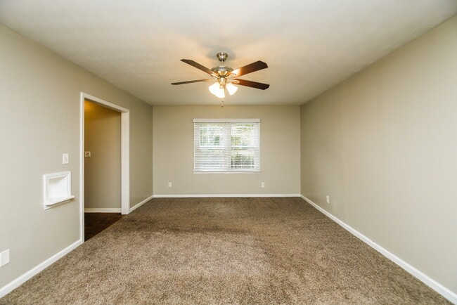 Building Photo - 2130 Grayfield Dr
