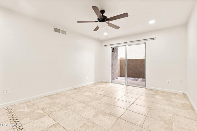 Building Photo - 5877 N Granite Reef Rd
