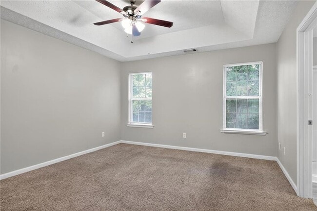 Building Photo - 5470 Twin Lakes Dr