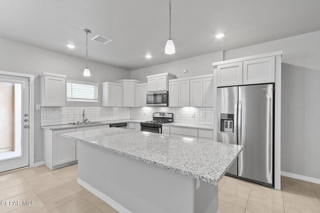 Building Photo - 4557 Mark Avizo