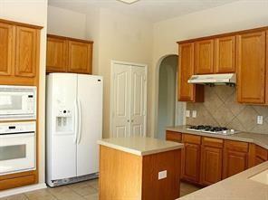 Building Photo - 7902 Fall Hollow Dr