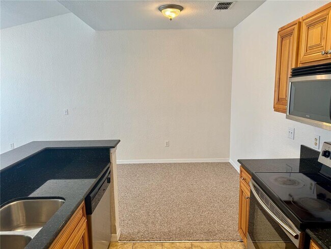 Building Photo - 832 Grand Regency Pointe