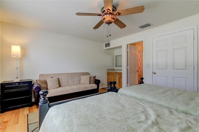 Building Photo - 1575 Pinellas Bayway S