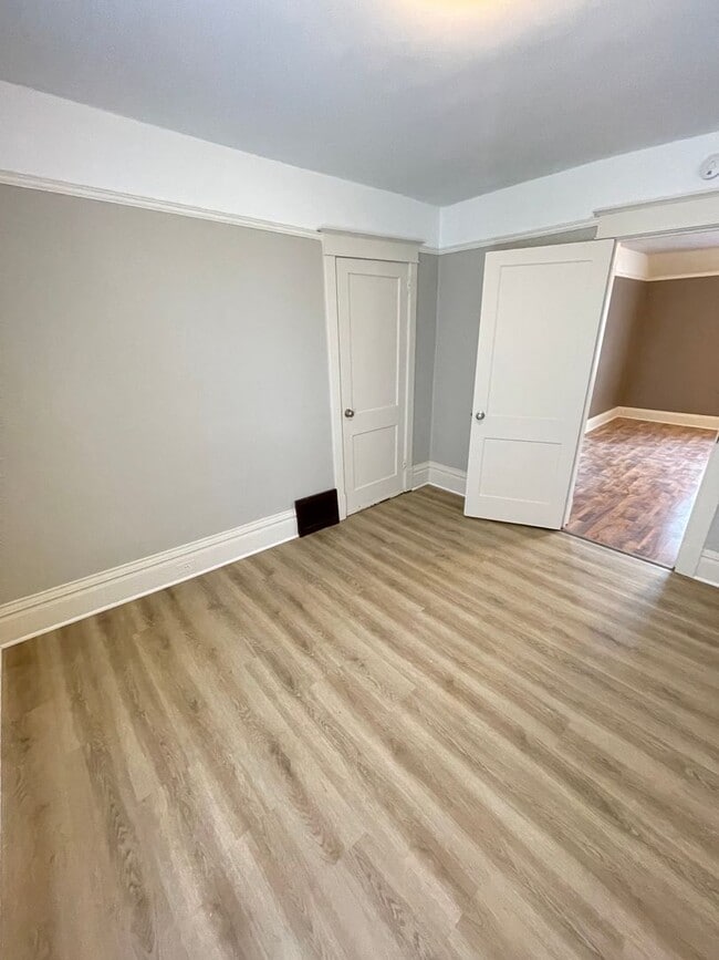 Building Photo - 606 N 60th Ave W