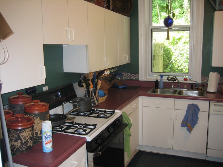 kitchen - 416 Noble St