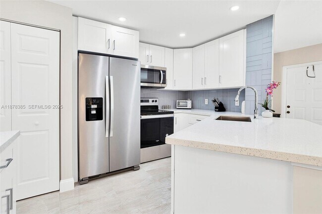 Building Photo - 7527 S Oriole Blvd