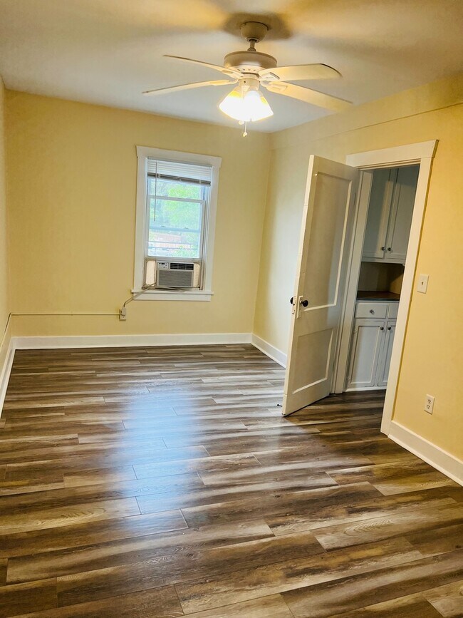 Building Photo - 6 National St