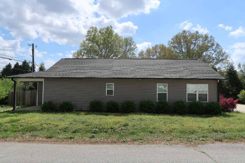 Building Photo - 210 Orch Pk Ln
