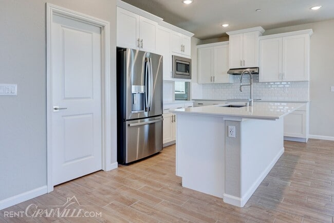 Building Photo - 877 Halford Ln