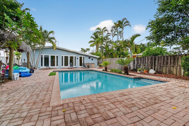 Building Photo - 1606 NE 15th Ave