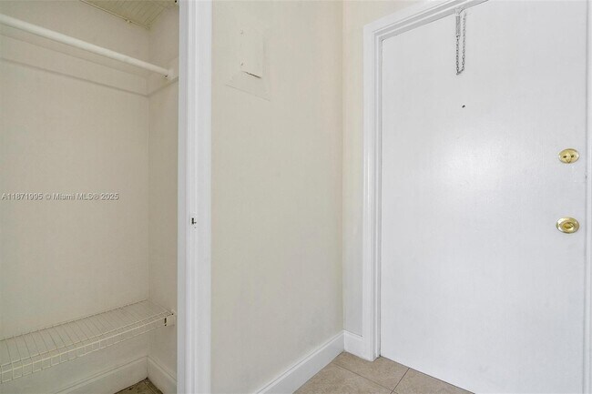 Building Photo - 1715 N 16th Ave