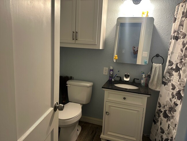 Building Photo - 430 Center Way