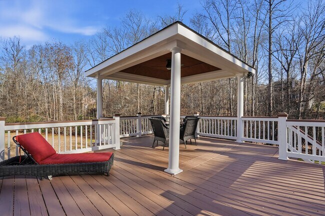 Building Photo - Stunning Home in Desirable Lochmere Community - Available NOW!