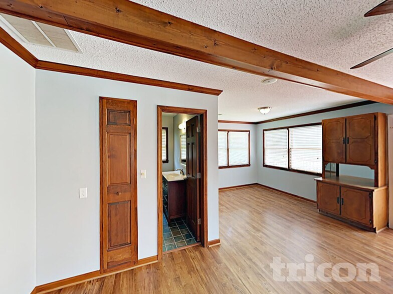 Building Photo - 33 Eva Ln