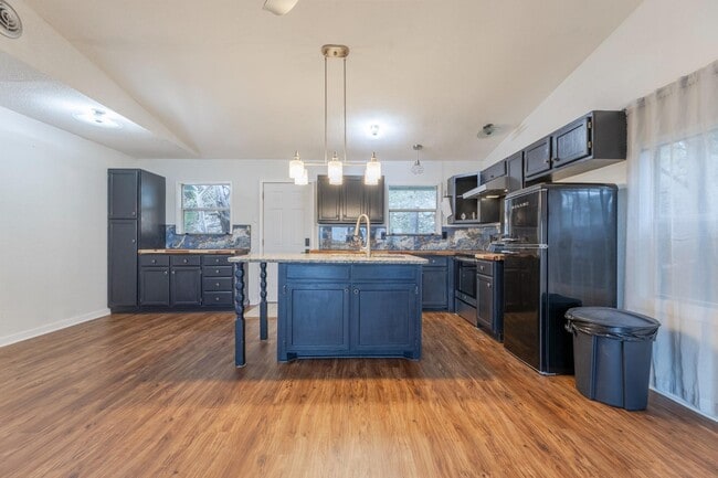 Building Photo - 188 Hill Of Contentment