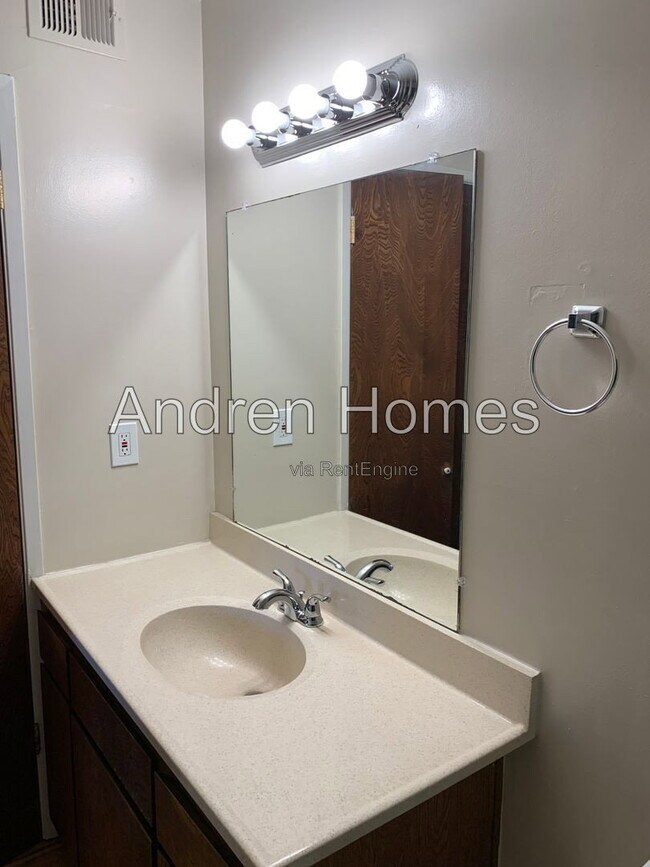 Building Photo - 150 Sea Ridge Ct