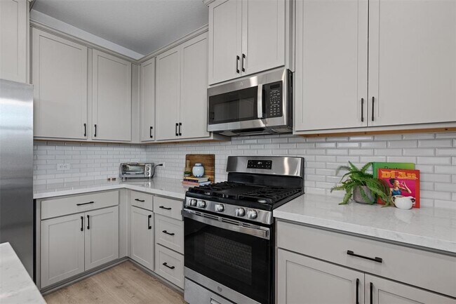 Building Photo - 13506 Grand Central Dr