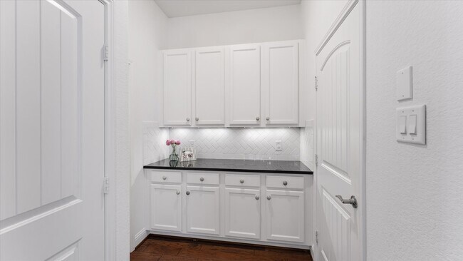 Building Photo - 14 Whispering Thicket Pl