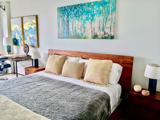 Building Photo - 11111 Biscayne Blvd