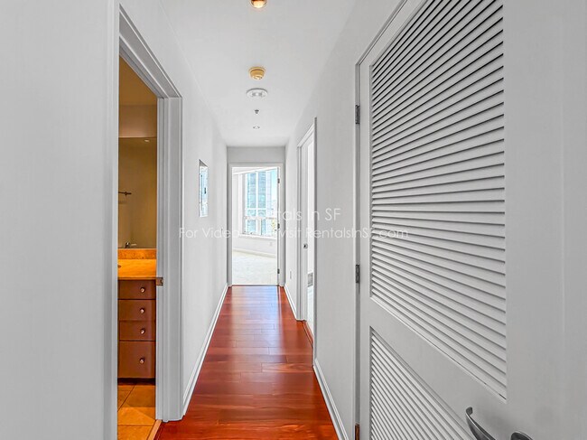Building Photo - 400 Beale