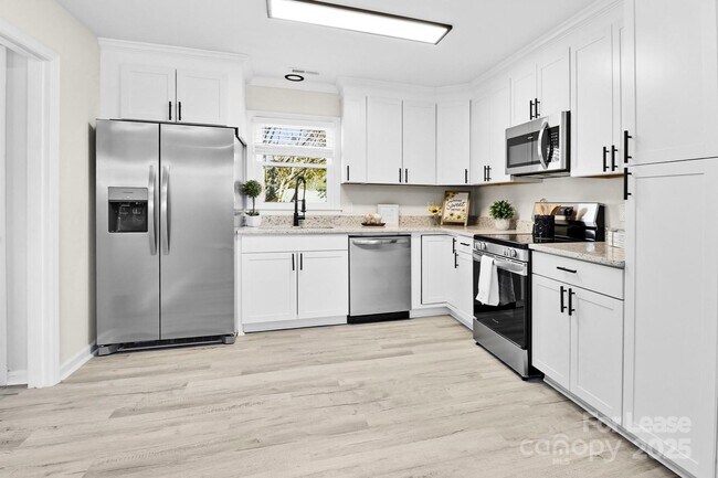 Building Photo - 7605 Bramblewood Dr